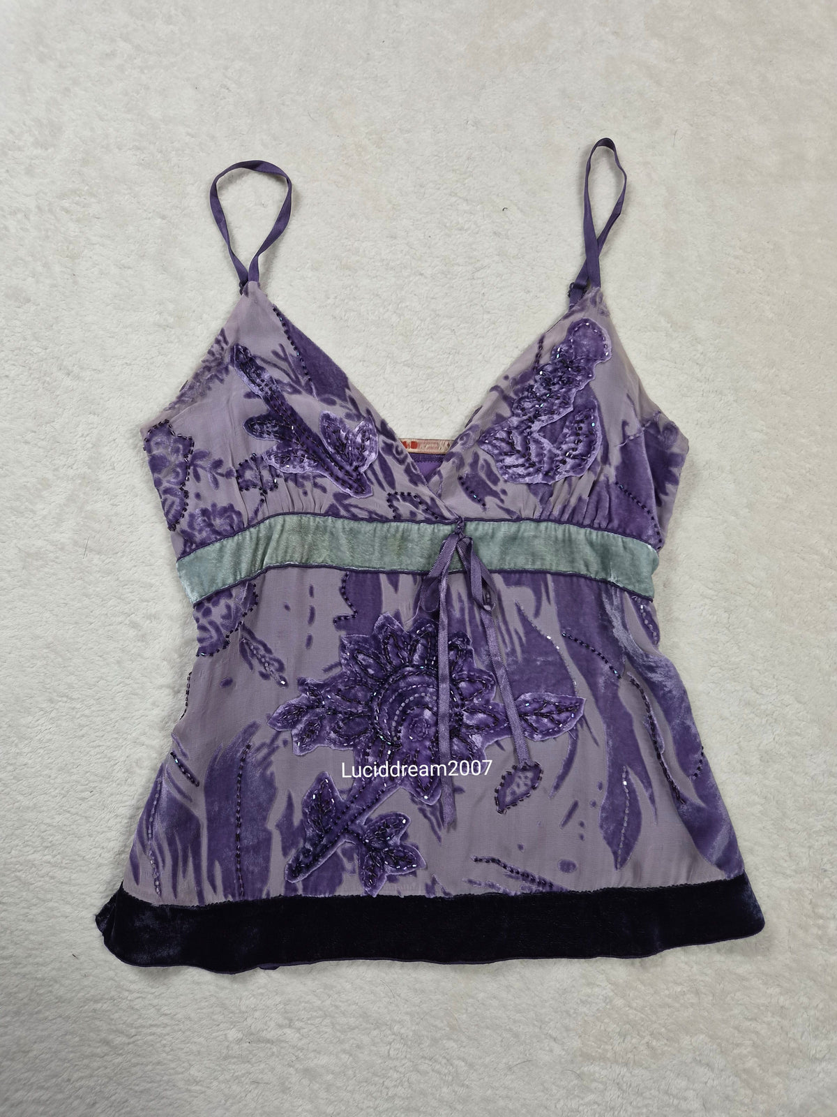 Haut violet soie brodée