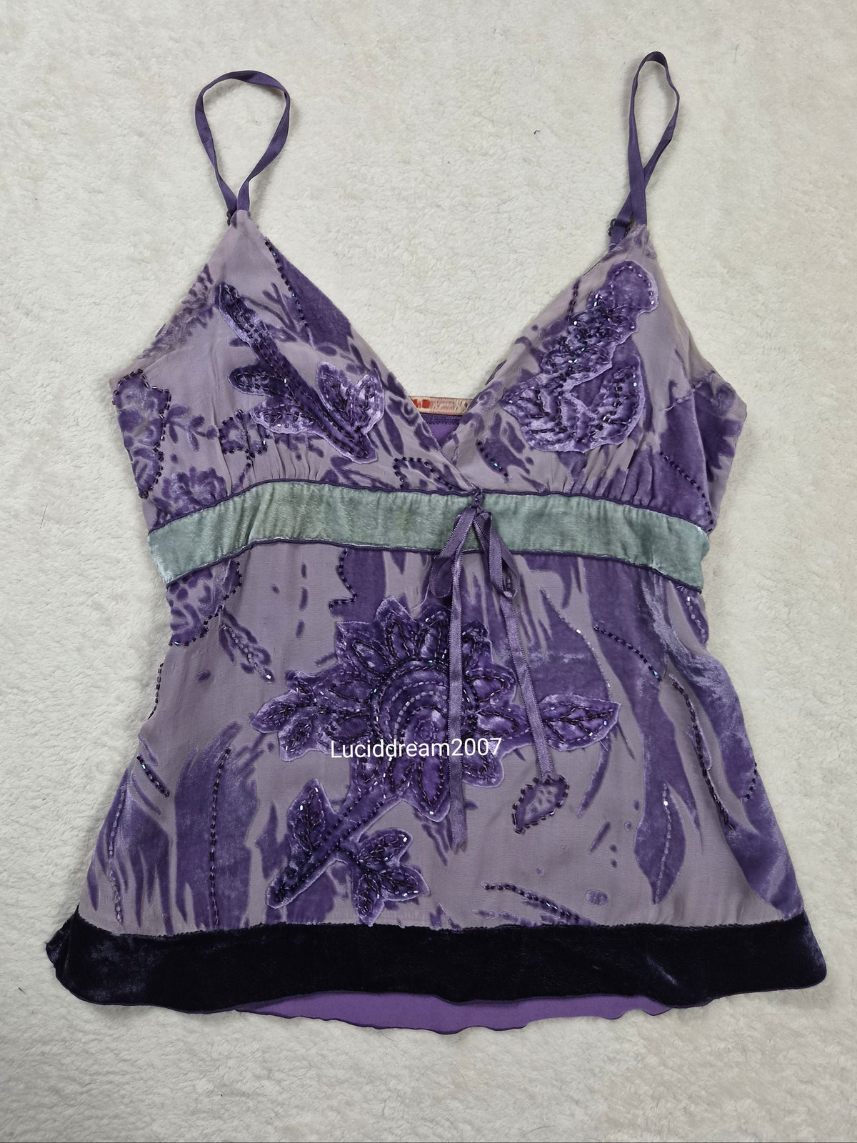 Haut violet soie brodée