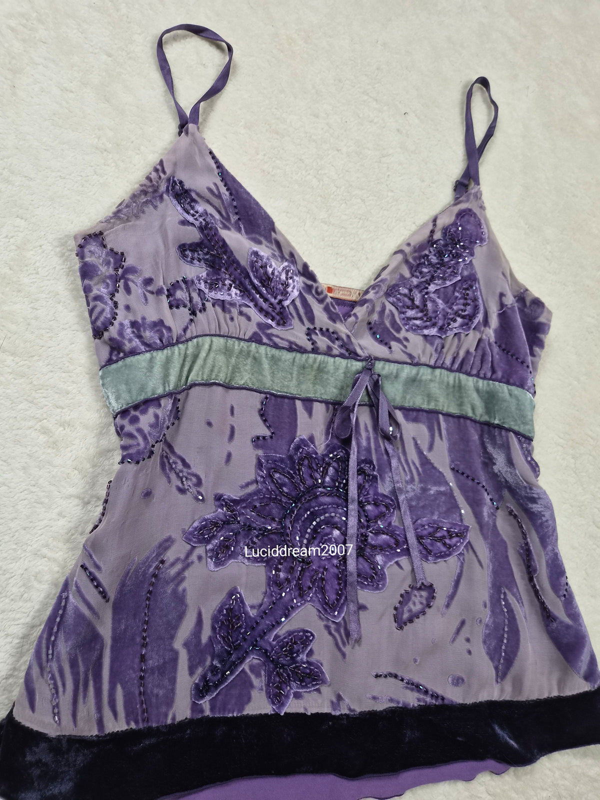 Haut violet soie brodée