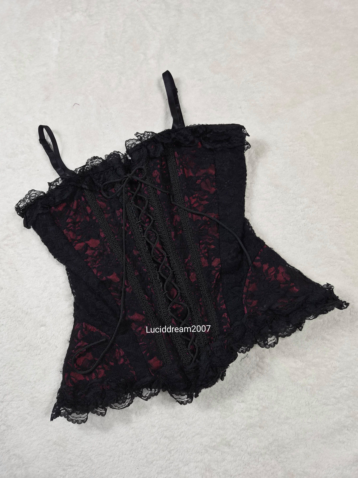 Haut esprit corset rouge et noir RAVEN