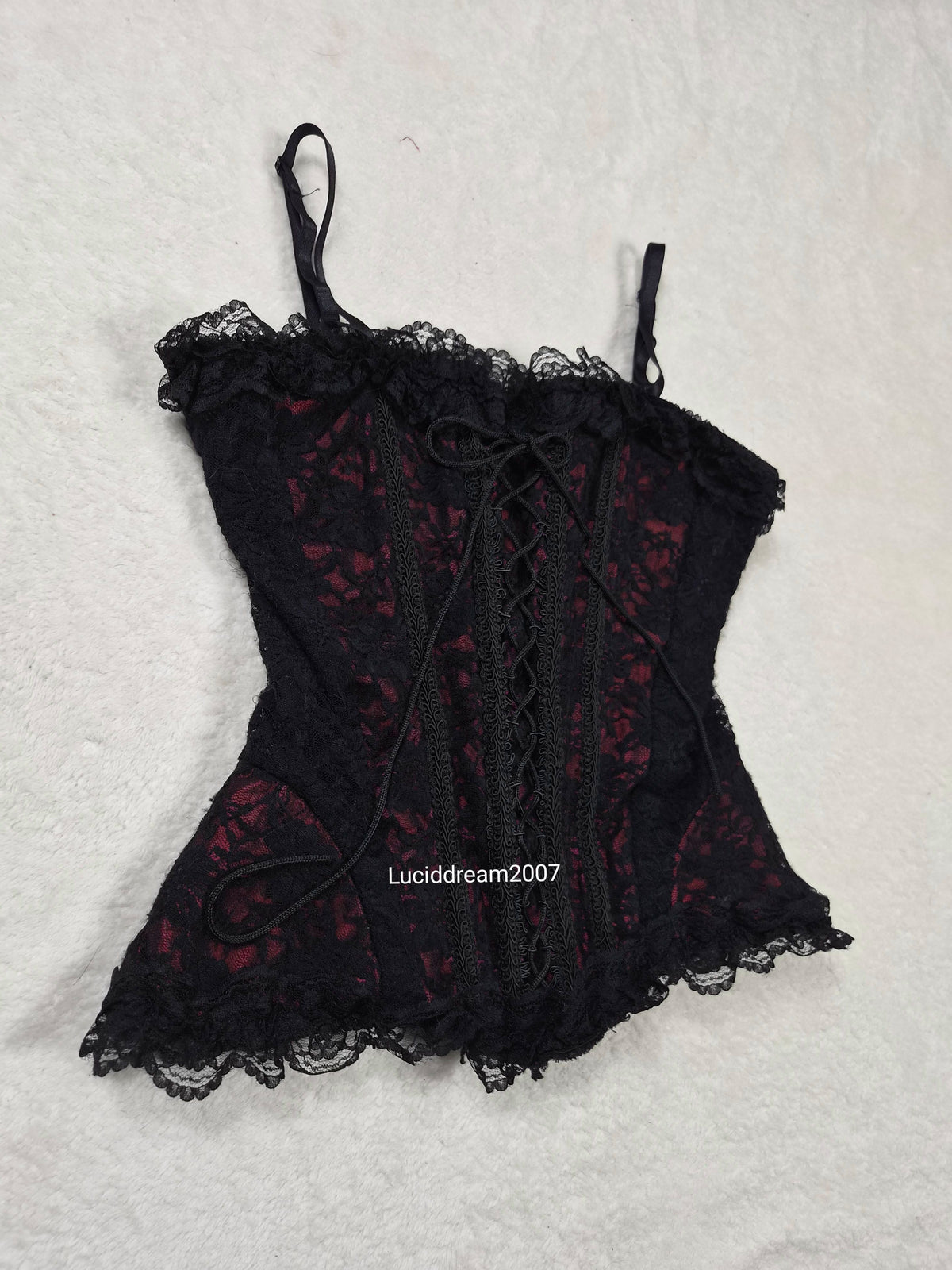 Haut esprit corset rouge et noir RAVEN
