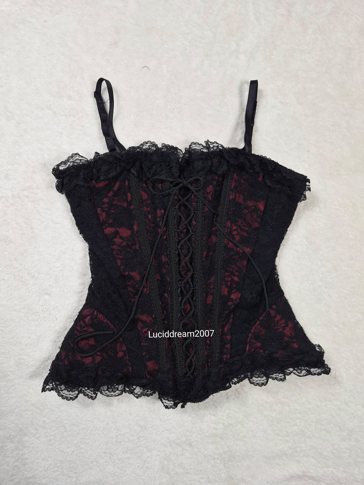 Haut esprit corset rouge et noir RAVEN