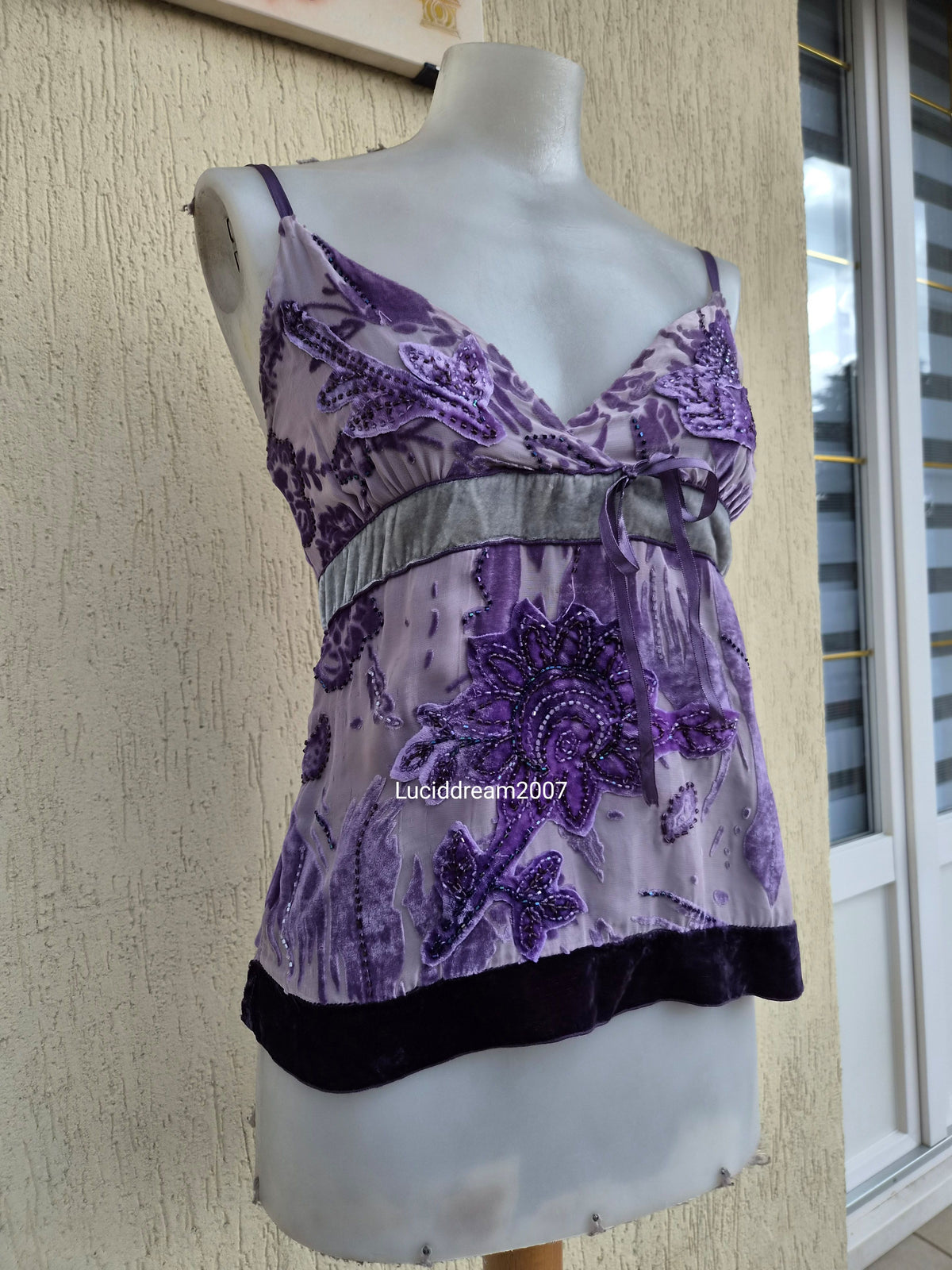 Haut violet soie brodée