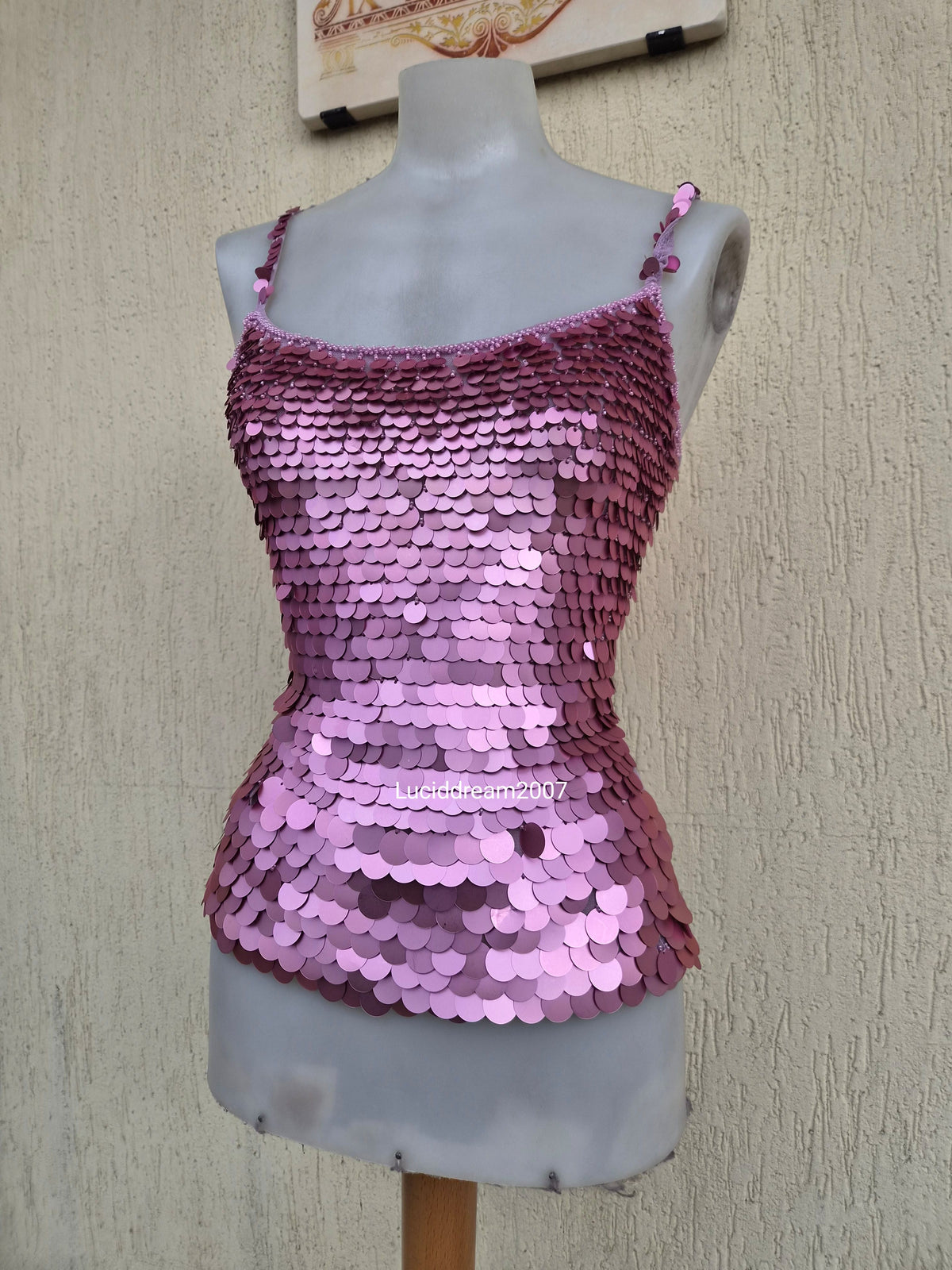 Haut en voile et sequins rose