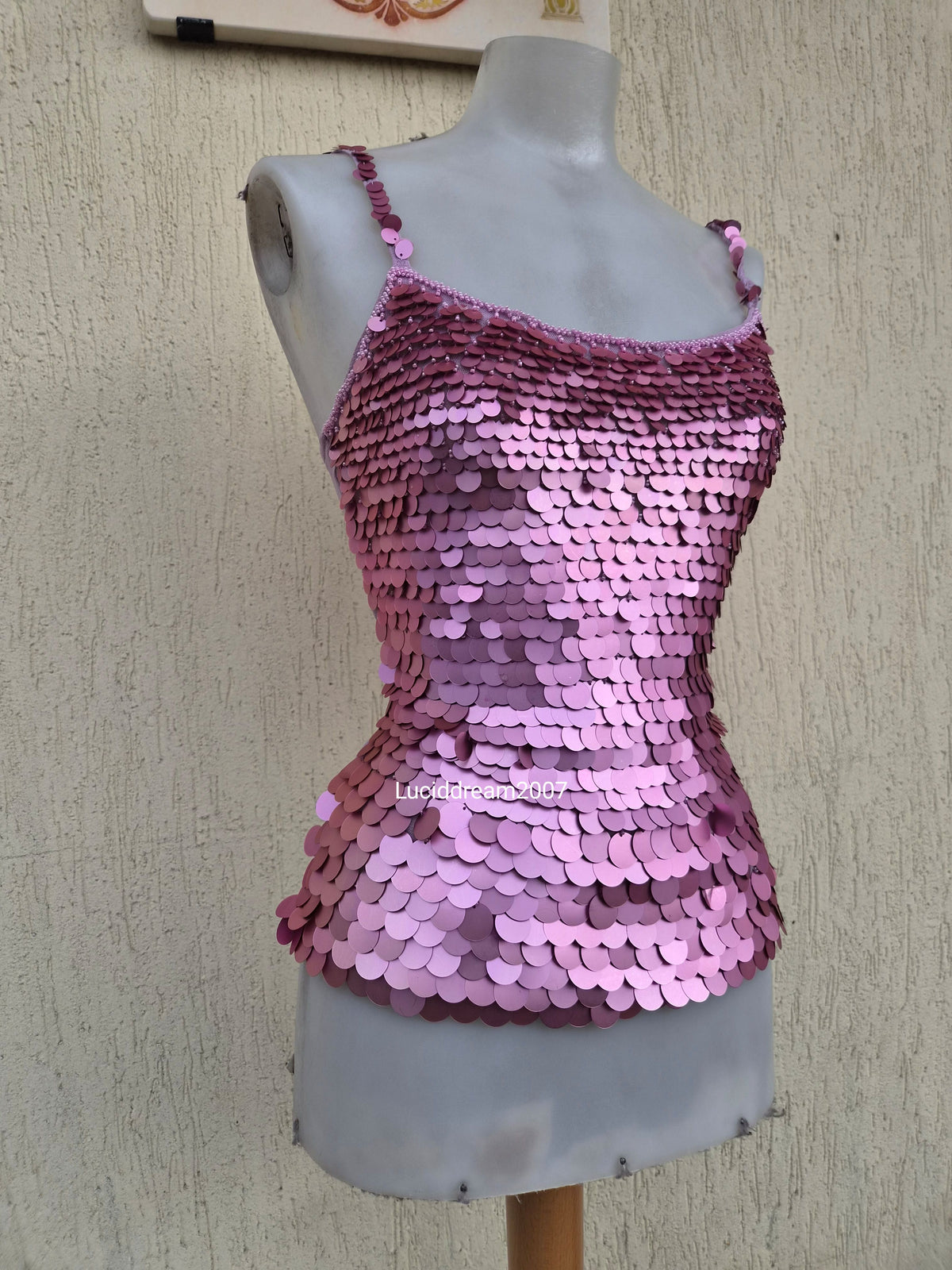 Haut en voile et sequins rose