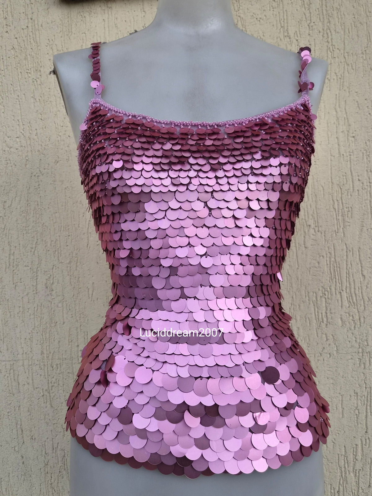 Haut en voile et sequins rose