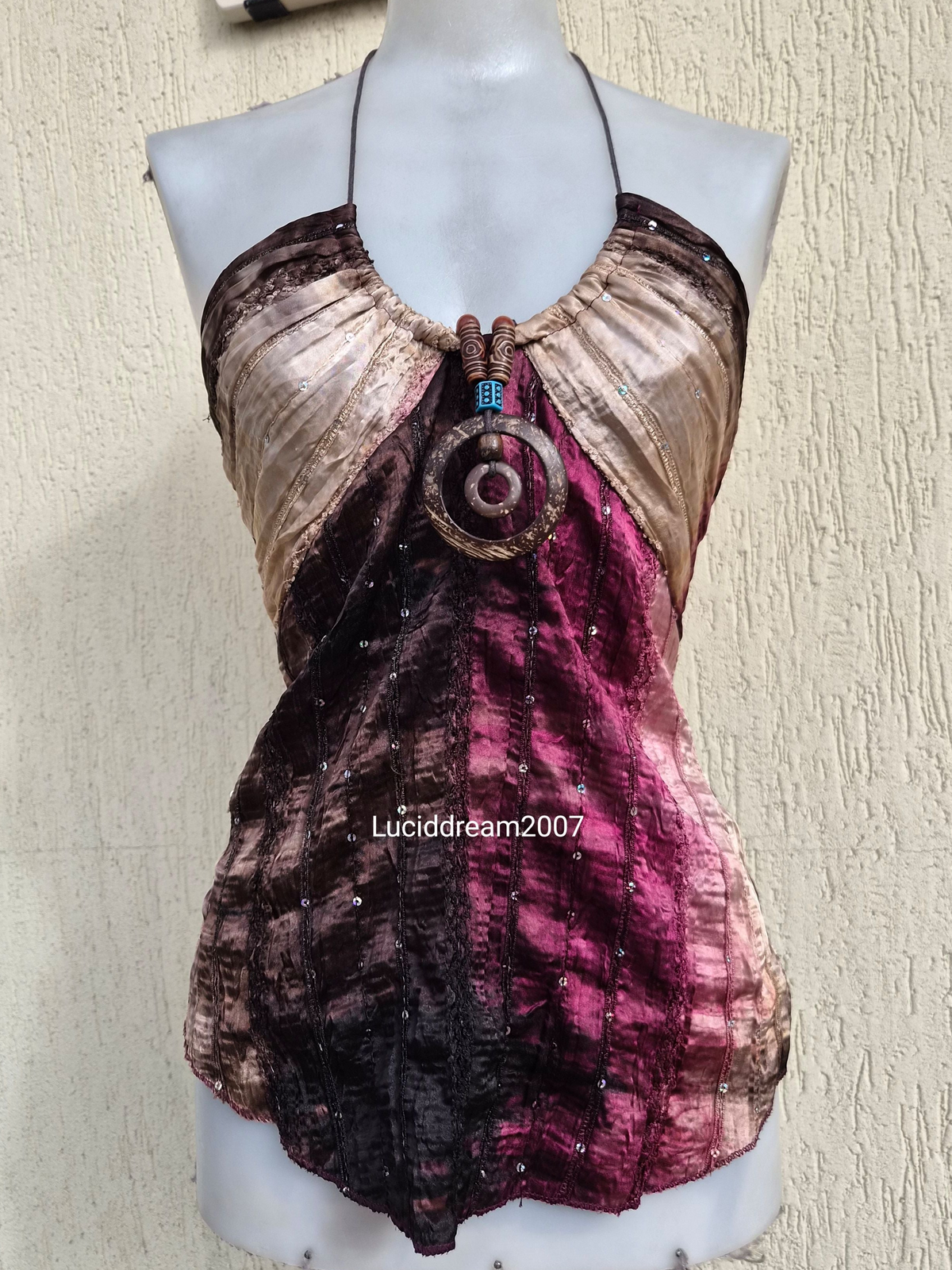 Haut dos nu tons beige et violet