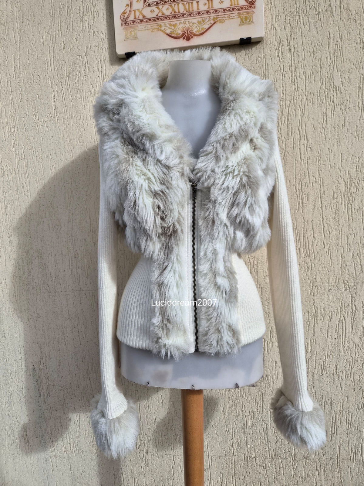 Short coat with faux fur