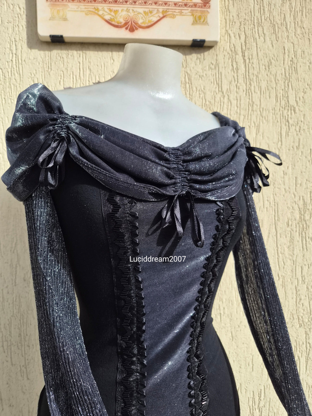 Haut bi matière noir et argent