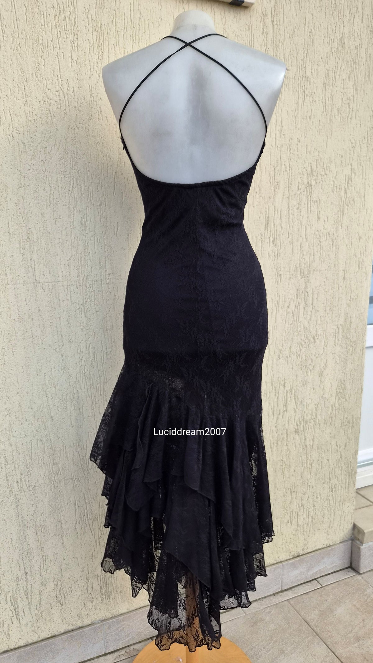 Robe dos nue en dentelle noire