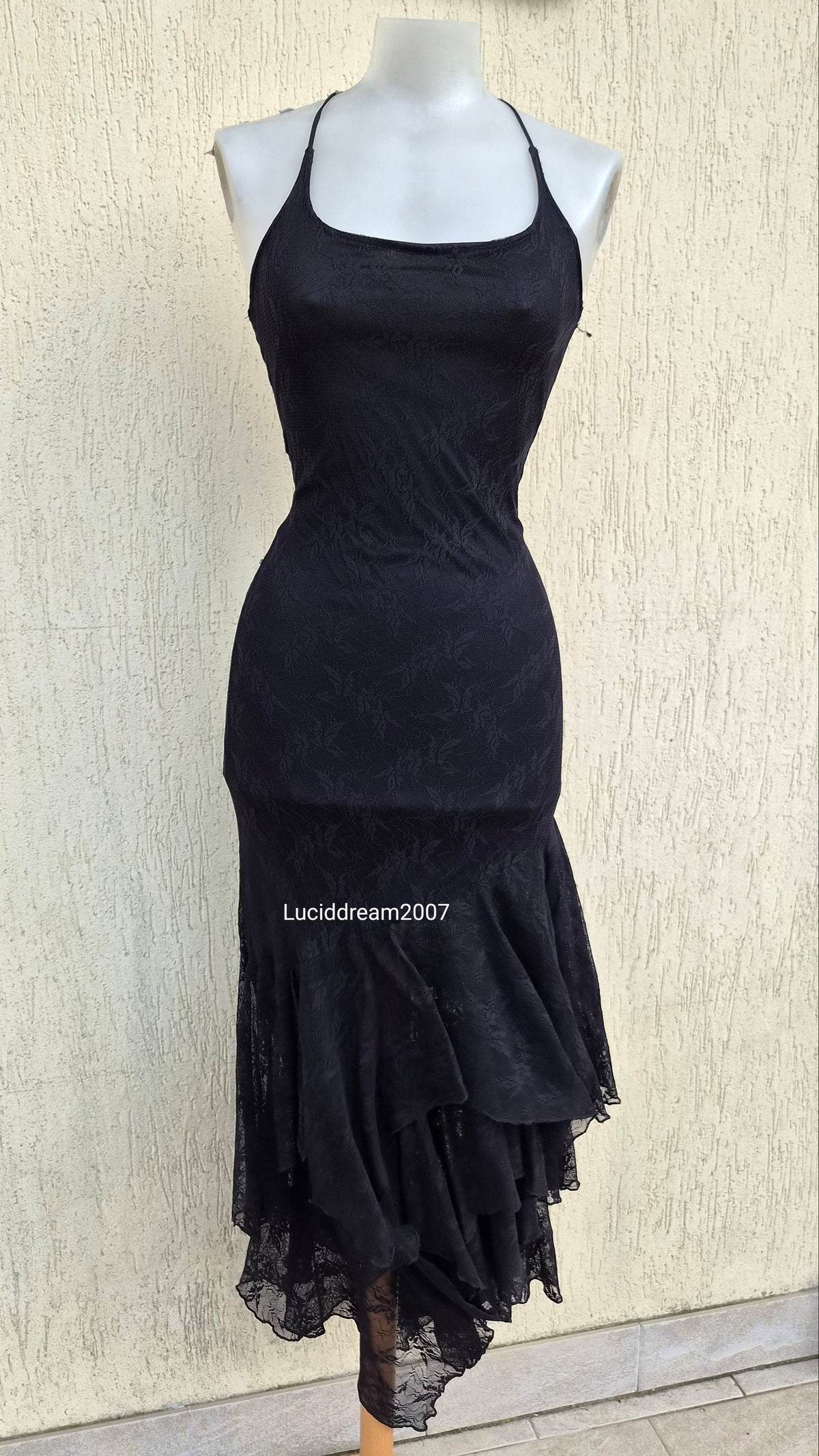 Robe dos nue en dentelle noire