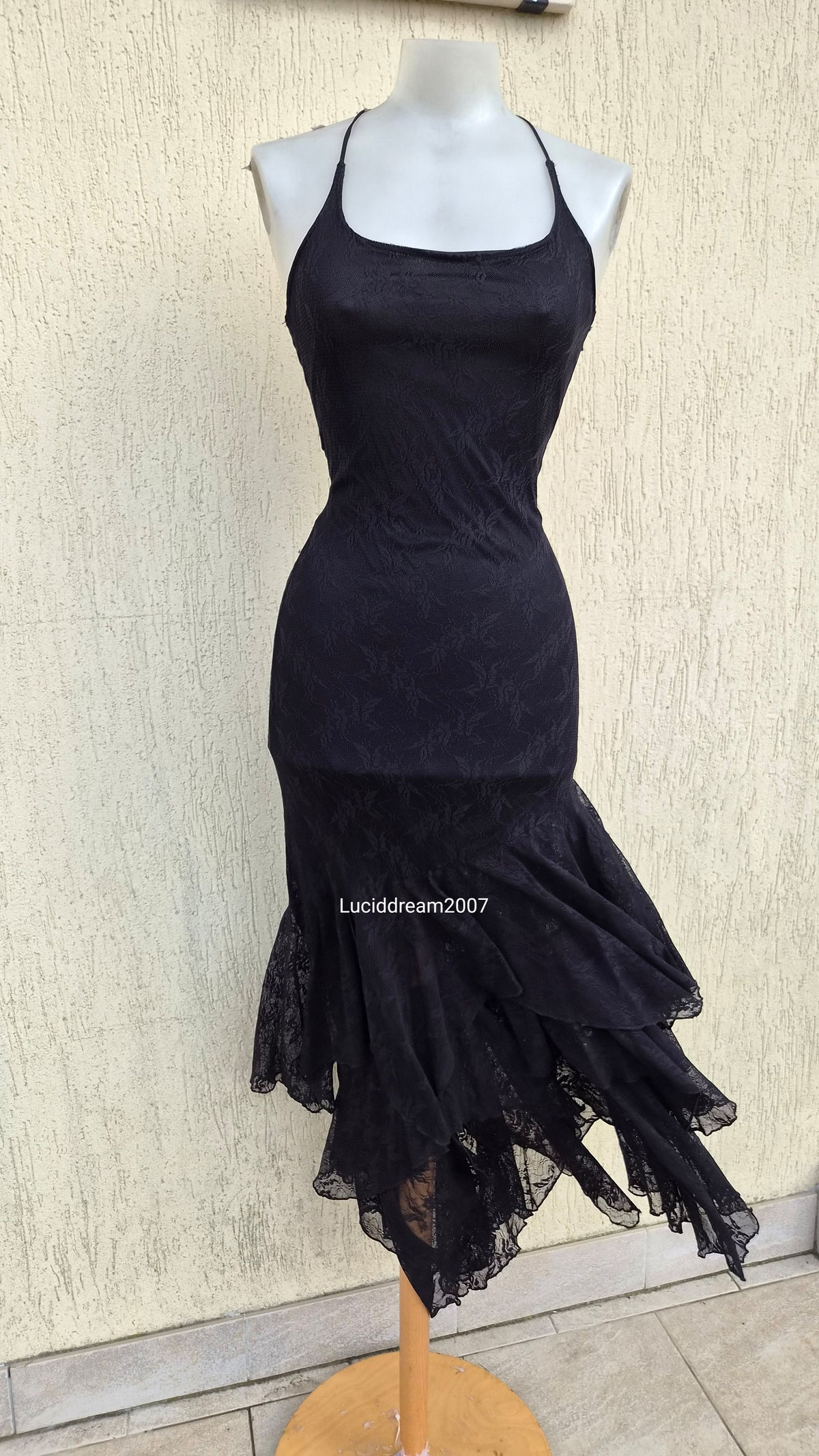 Robe dos nue en dentelle noire