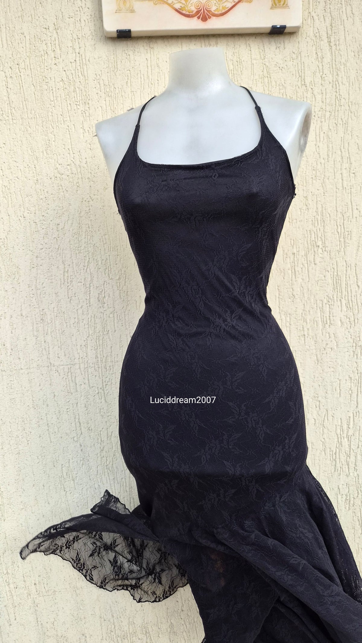 Robe dos nue en dentelle noire