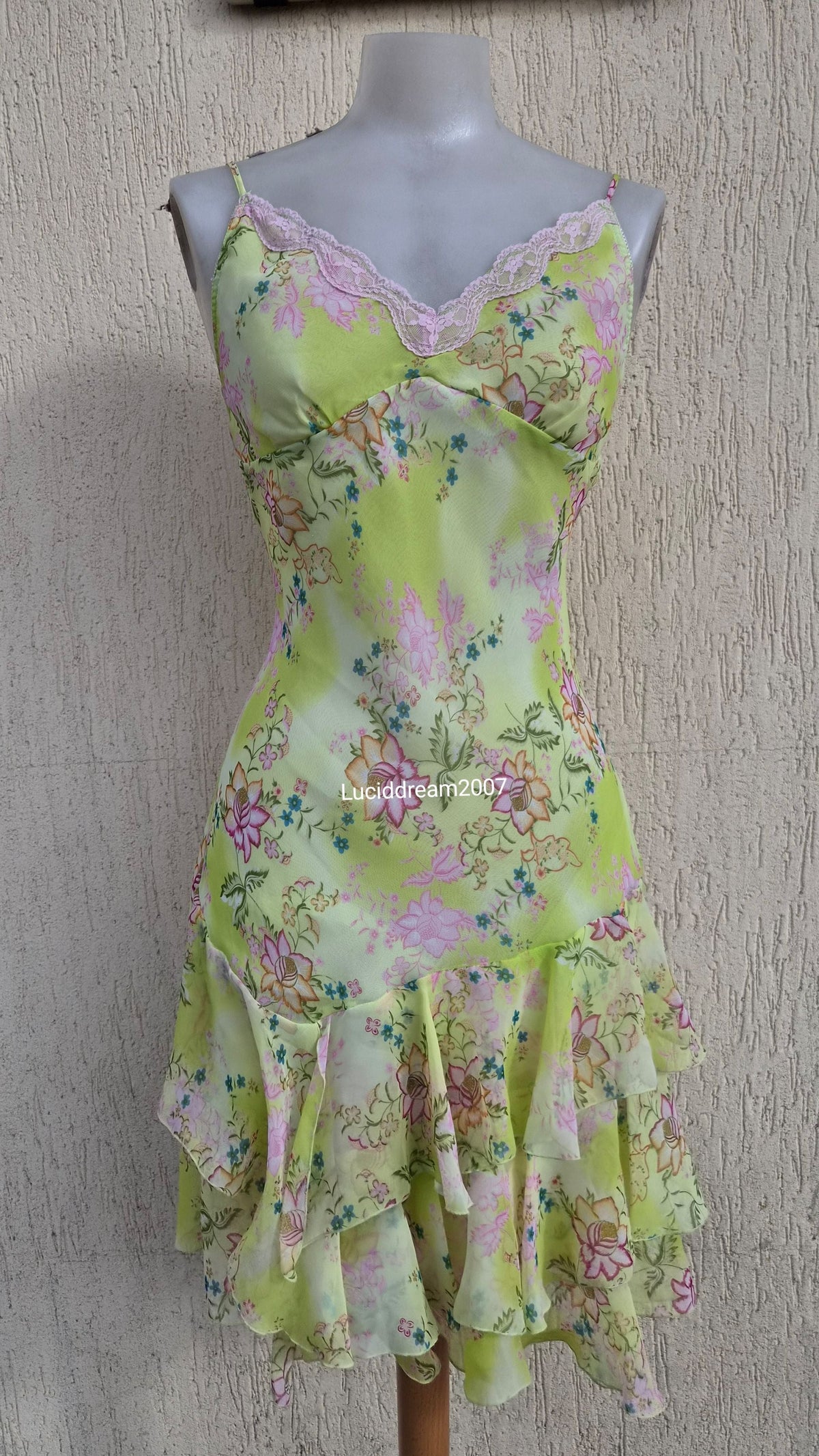 Robe verte en voile floral