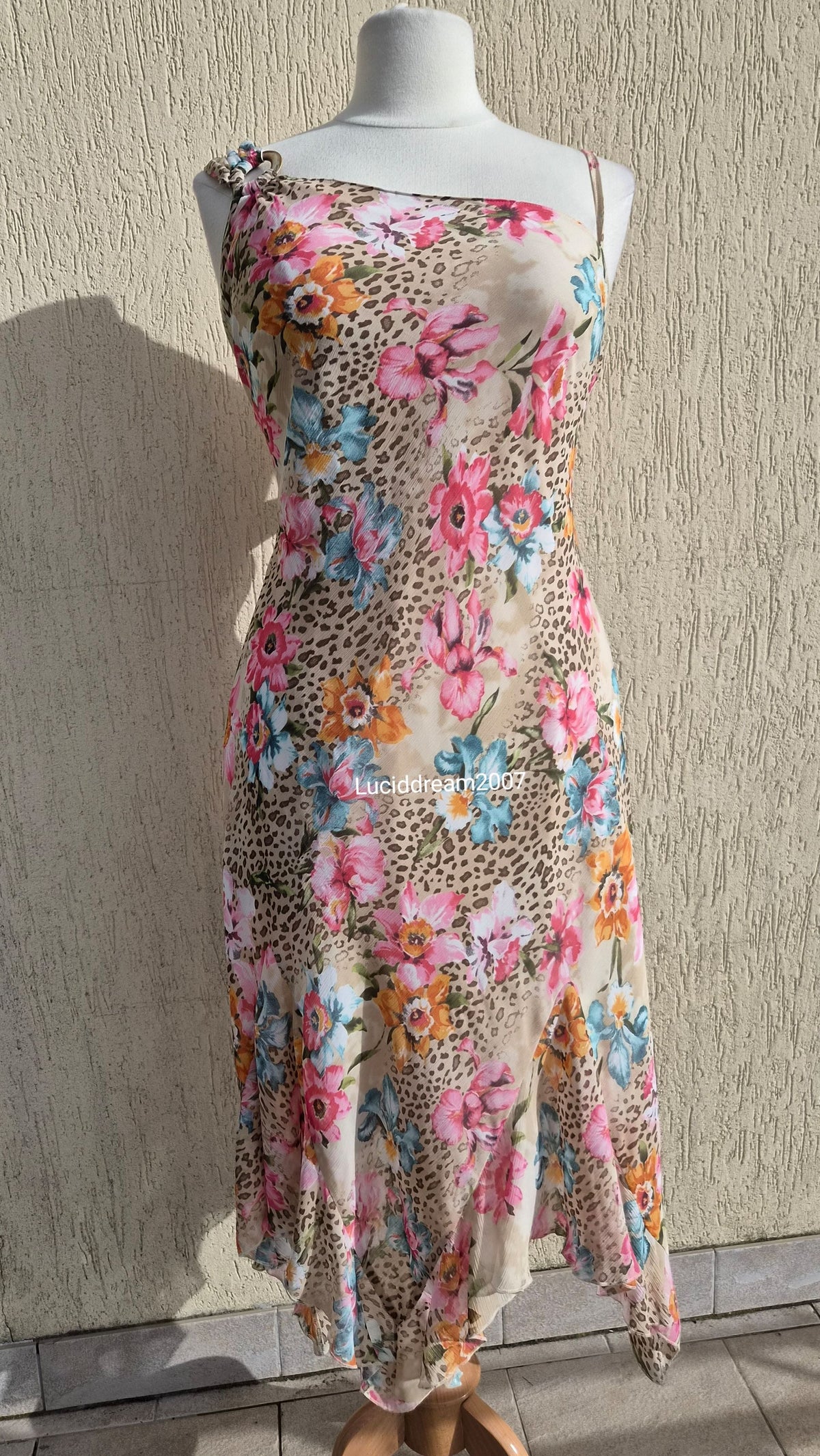 Robe en voile fleuri et léopard