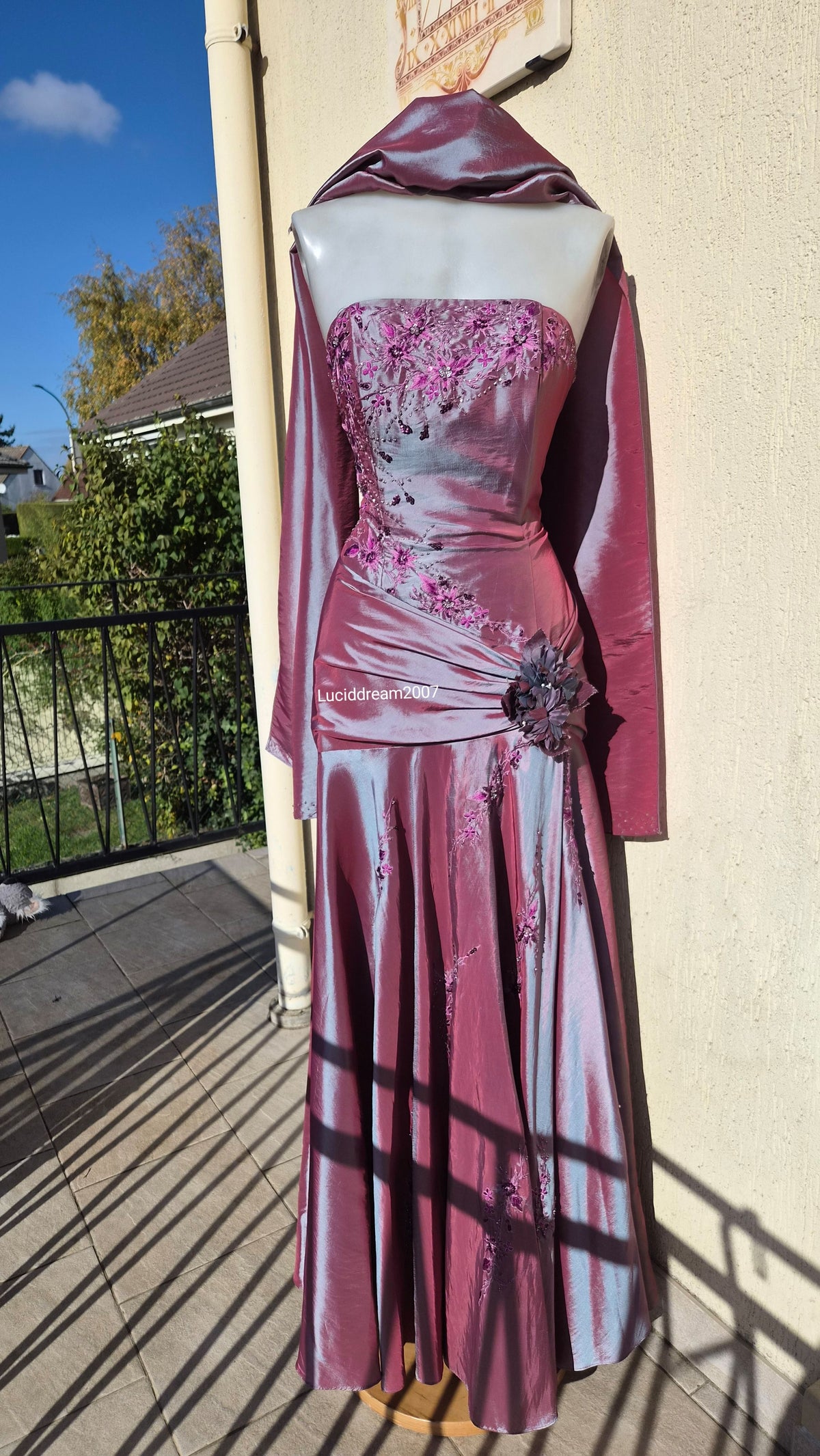 Robe bustier irisée brodée tons violet