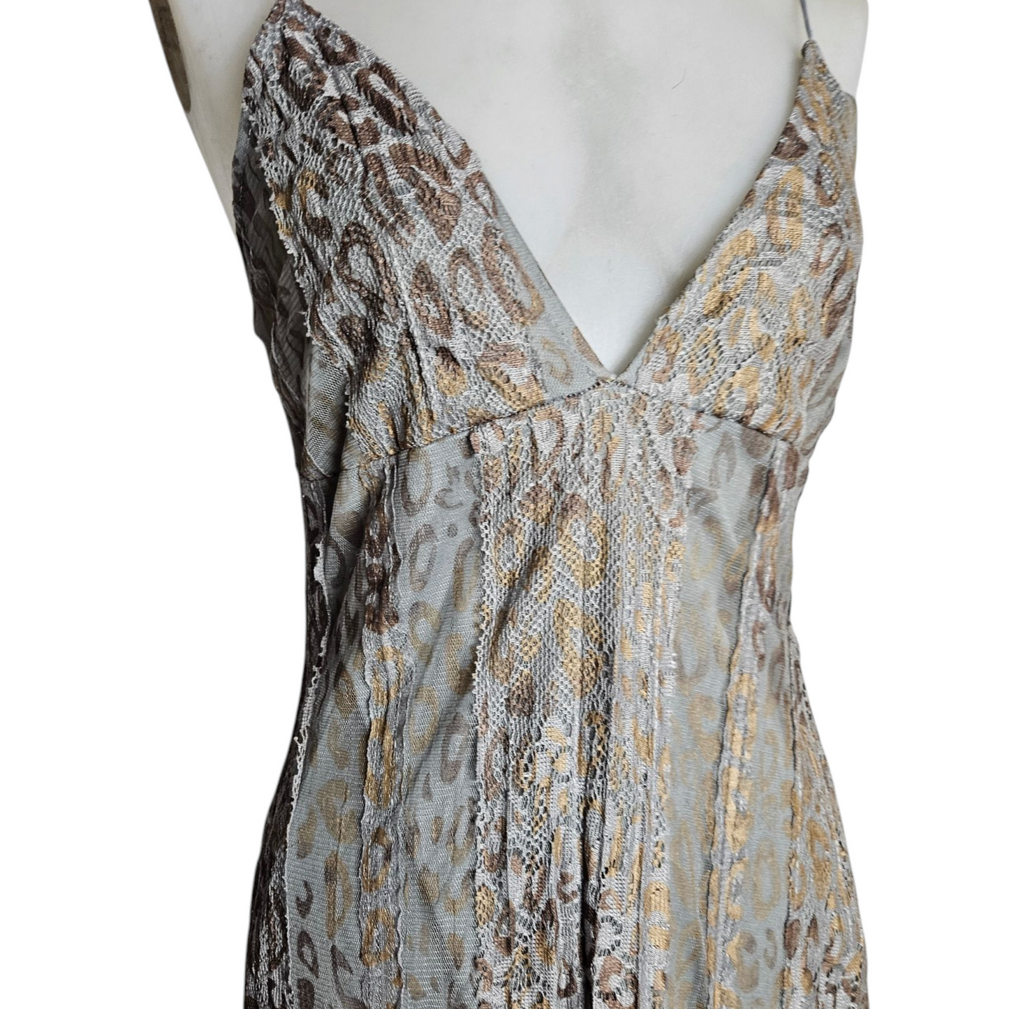 Robe en dentelle motif léopard