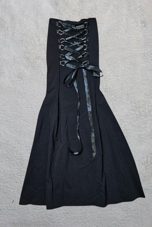 Jupe évasée noire à laçage