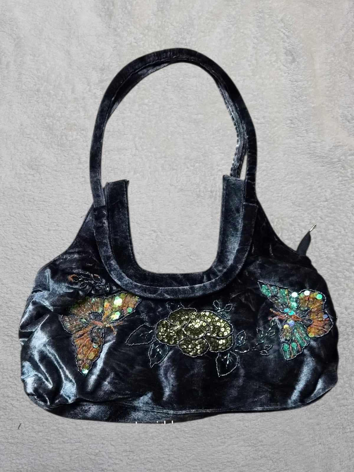 Sac en velours brodé de sequins