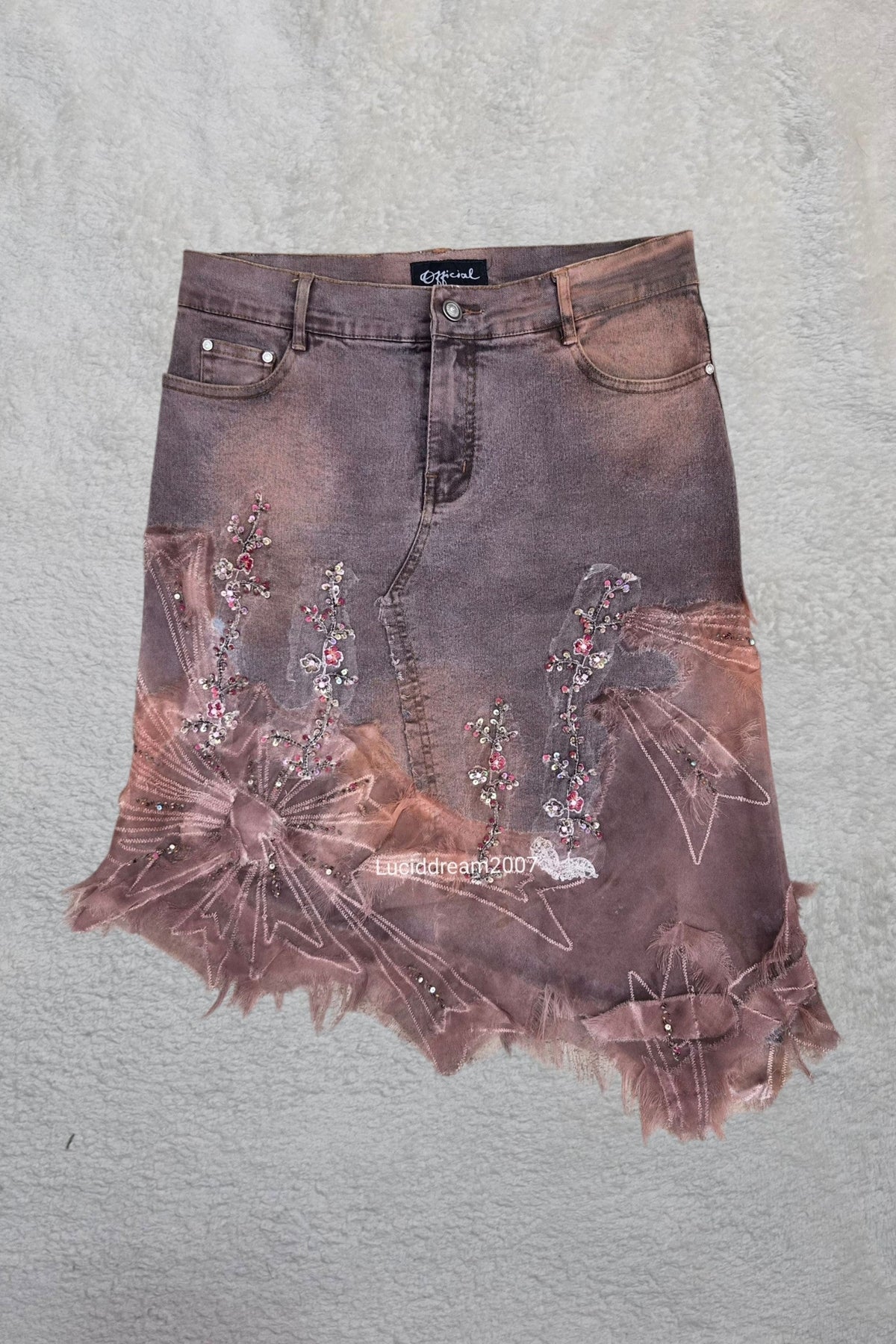 Jupe en denim brodé